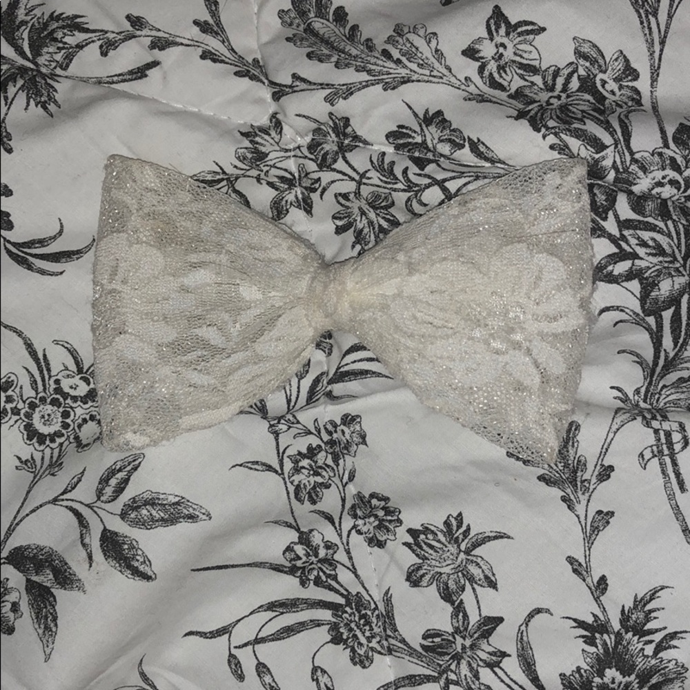 White bow